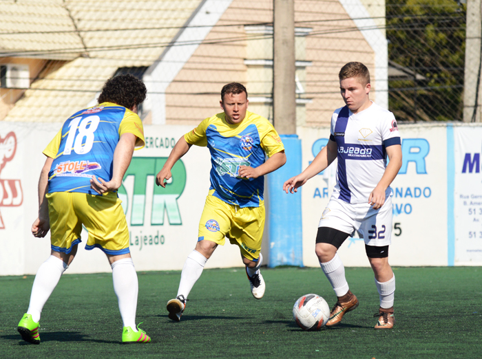 Mercenários FC/Frigorífico Frigoforte, do jogador Murilo Corbellini (d), venceu o FuteBar Avaí, do jogador Cadinho.